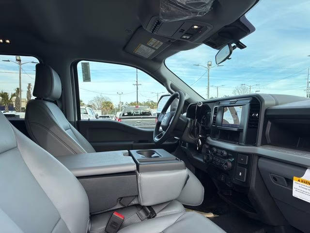 2026 Oxford White Ford Super Duty F-350 DRW XL DRW 4X4 Truck