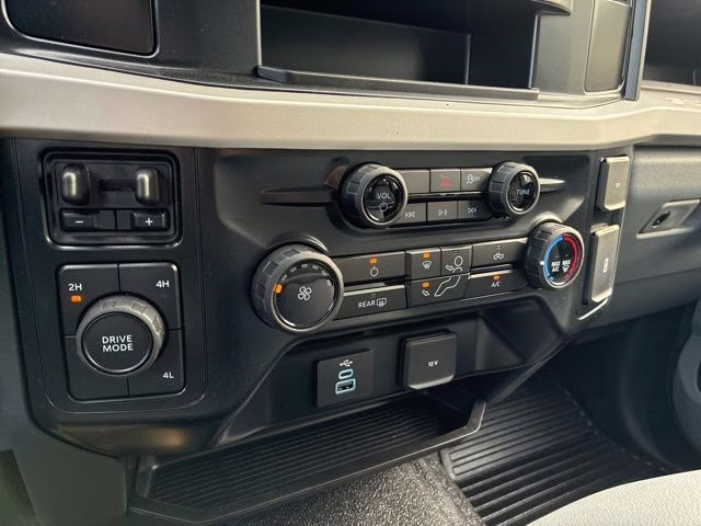 2026 Oxford White Ford Super Duty F-350 DRW XL DRW 4X4 Truck