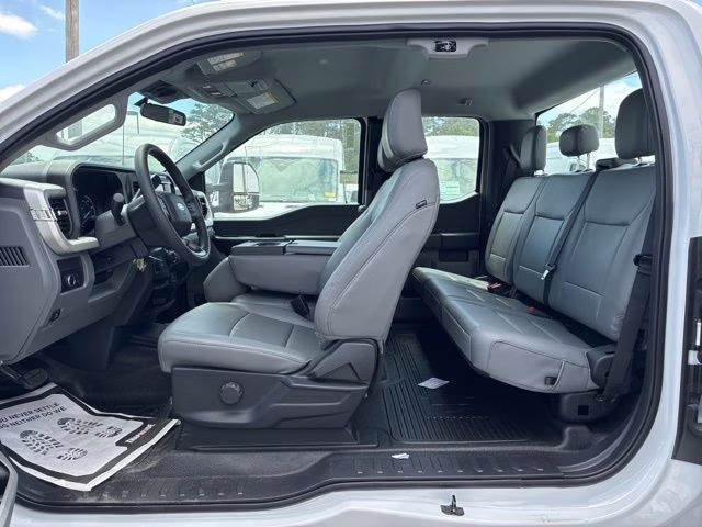 2026 Oxford White Ford Super Duty F-350 SRW XL 4X4 Truck