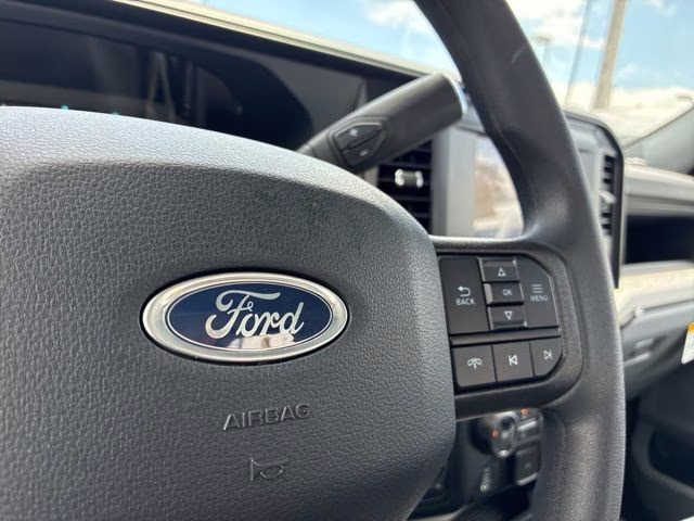 2026 Oxford White Ford Super Duty F-350 SRW XL 4X4 Truck