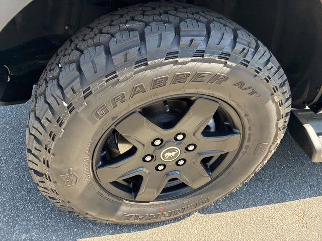 2025 Oxford White Ford Bronco Outer Banks 4X4 SUV