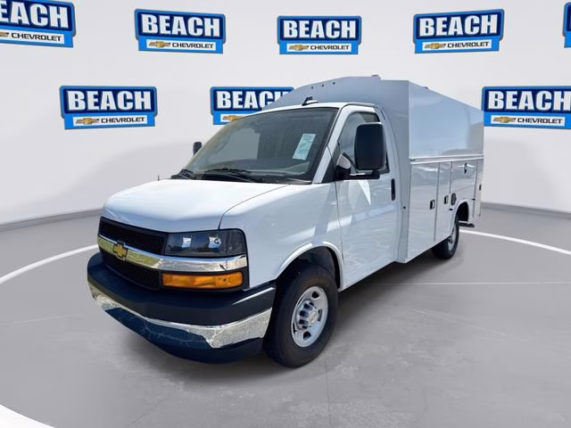 2025 Summit White Chevrolet Express Cutaway 3500 1WT RWD Regular Wheelbase