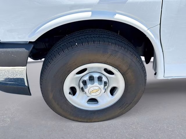 2025 Summit White Chevrolet Express Cutaway 3500 1WT RWD Regular Wheelbase