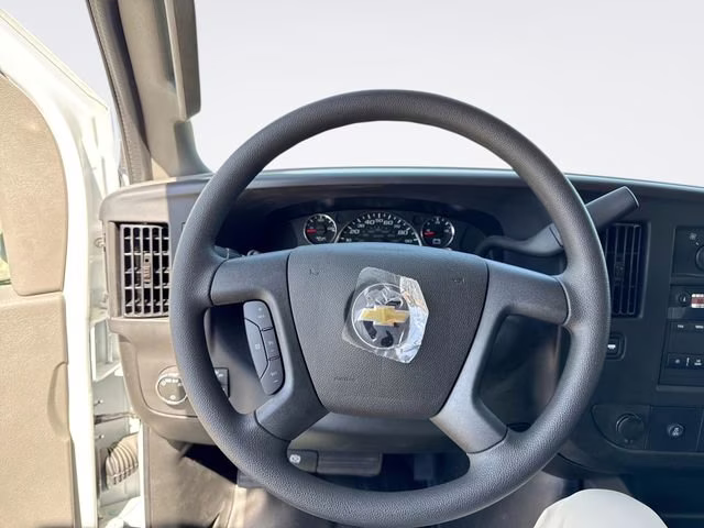 2025 Summit White Chevrolet Express Cutaway 3500 1WT RWD Regular Wheelbase