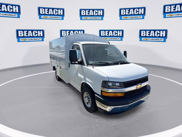 2025 Summit White Chevrolet Express Cutaway 3500 1WT RWD Regular Wheelbase