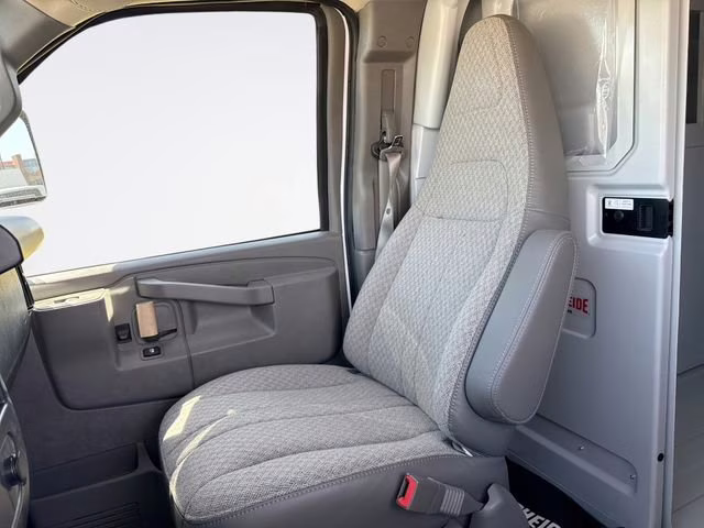 2025 Summit White Chevrolet Express Cutaway 3500 1WT RWD Regular Wheelbase