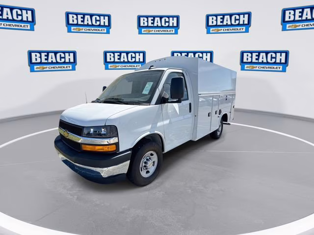 2025 Summit White Chevrolet Express Cutaway 3500 1WT RWD Regular Wheelbase