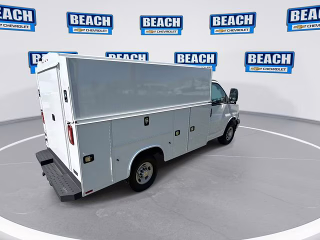 2025 Summit White Chevrolet Express Cutaway 3500 1WT RWD Regular Wheelbase