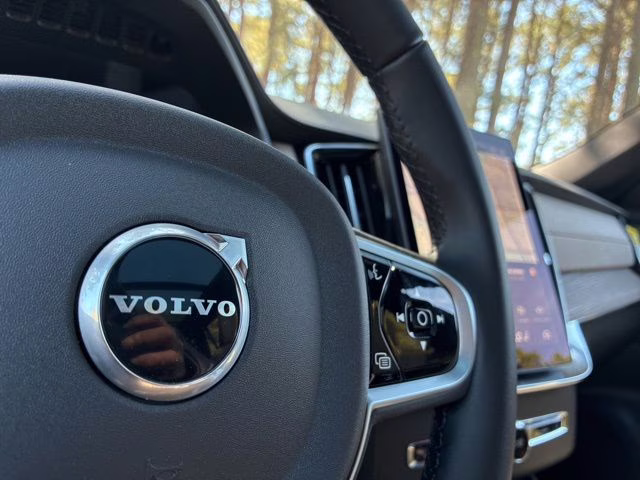 2026 Mulberry Red Volvo XC90 B6 Ultra 6-Seater AWD SUV