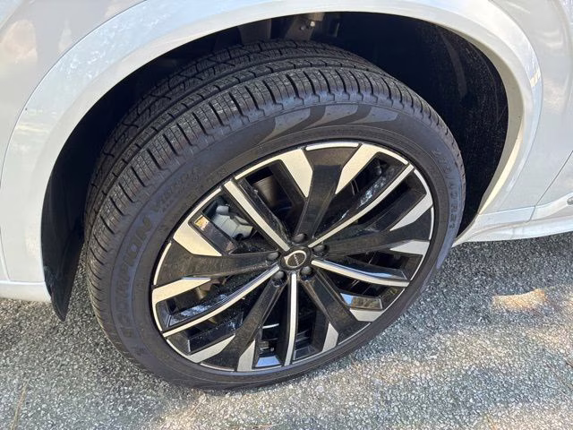 2026 Crystal White Volvo XC90 B6 Plus 7-Seater AWD SUV