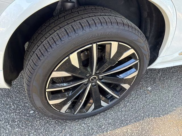 2026 Crystal White Volvo XC90 B6 Plus 7-Seater AWD SUV