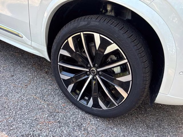 2026 Crystal White Volvo XC90 B6 Plus 7-Seater AWD SUV