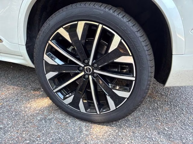 2026 Crystal White Volvo XC90 B6 Plus 7-Seater AWD SUV