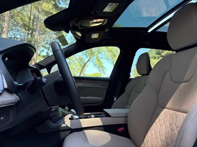2026 Crystal White Volvo XC90 B6 Plus 7-Seater AWD SUV
