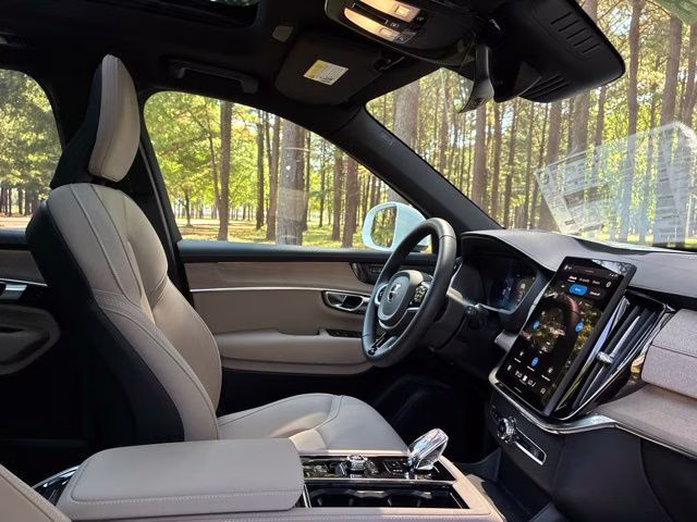 2026 Crystal White Volvo XC90 B6 Plus 7-Seater AWD SUV