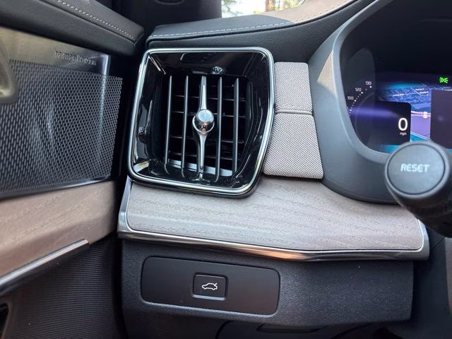 2026 Crystal White Volvo XC90 B6 Plus 7-Seater AWD SUV