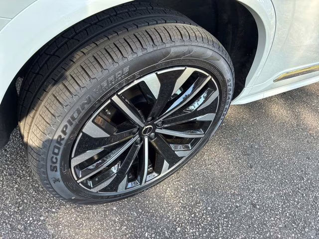 2026 Crystal White Volvo XC90 B6 Ultra 7-Seater AWD SUV