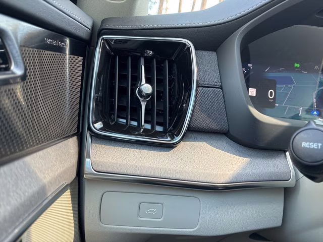 2026 Crystal White Volvo XC90 B6 Ultra 7-Seater AWD SUV