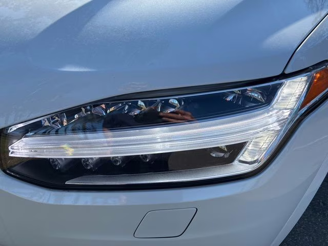 2025 Crystal White Volvo XC90 Plug-In Hybrid T8 Ultra 7-Seater AWD SUV