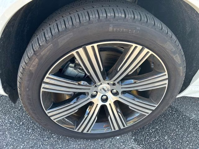 2025 Crystal White Volvo XC90 Plug-In Hybrid T8 Ultra 7-Seater AWD SUV