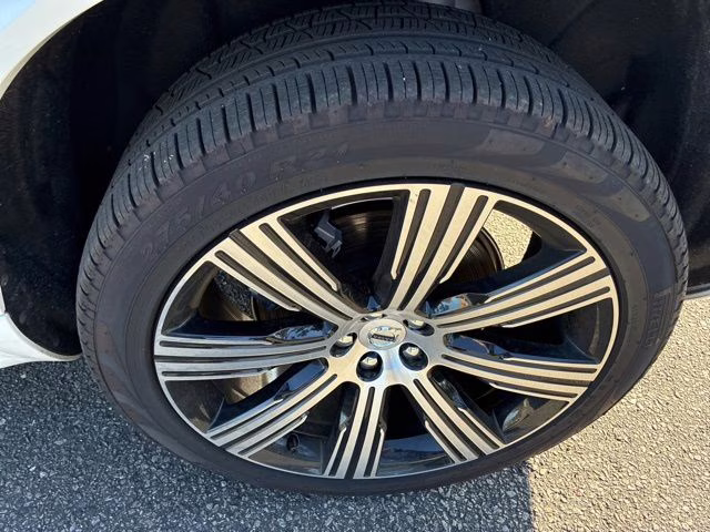 2025 Crystal White Volvo XC90 Plug-In Hybrid T8 Ultra 7-Seater AWD SUV