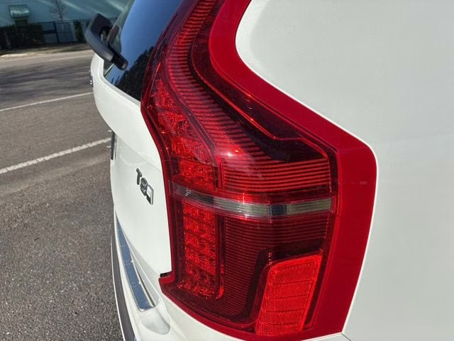 2025 Crystal White Volvo XC90 Plug-In Hybrid T8 Ultra 7-Seater AWD SUV