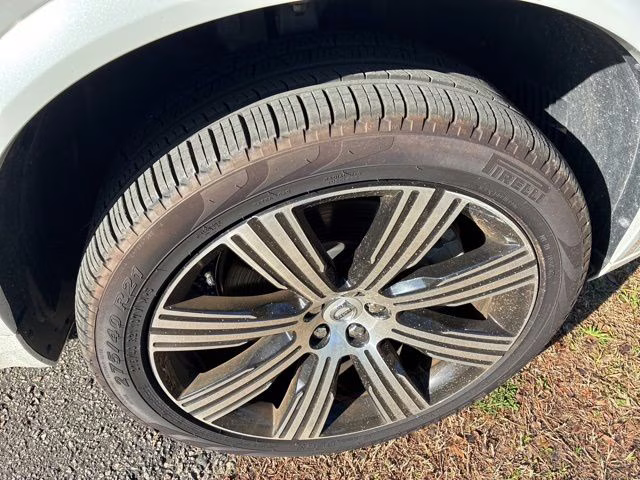 2025 Crystal White Volvo XC90 Plug-In Hybrid T8 Ultra 7-Seater AWD SUV