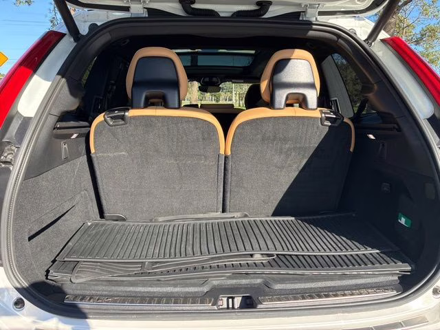 2025 Crystal White Volvo XC90 Plug-In Hybrid T8 Ultra 7-Seater AWD SUV