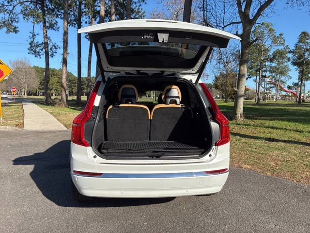 2025 Crystal White Volvo XC90 Plug-In Hybrid T8 Ultra 7-Seater AWD SUV