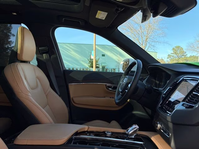 2025 Crystal White Volvo XC90 Plug-In Hybrid T8 Ultra 7-Seater AWD SUV
