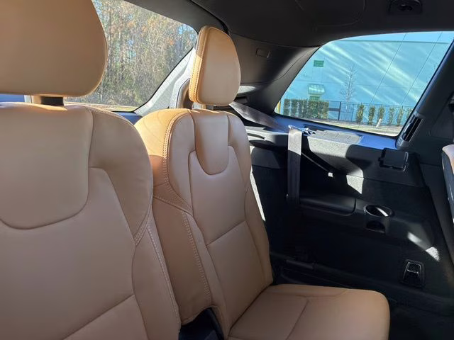 2025 Crystal White Volvo XC90 Plug-In Hybrid T8 Ultra 7-Seater AWD SUV