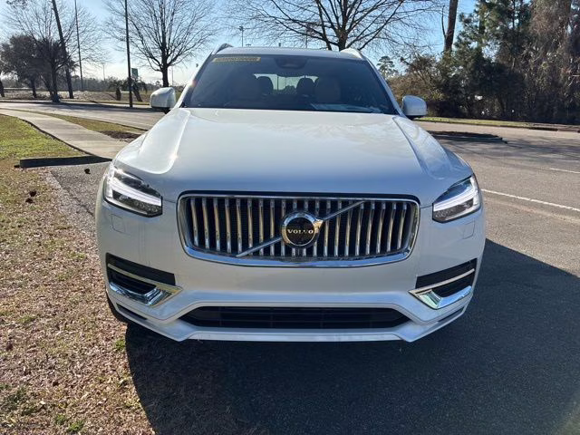 2025 Crystal White Volvo XC90 Plug-In Hybrid T8 Ultra 7-Seater AWD SUV
