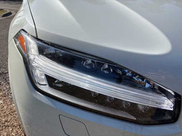 2025 Crystal White Volvo XC90 Plug-In Hybrid T8 Ultra 7-Seater AWD SUV