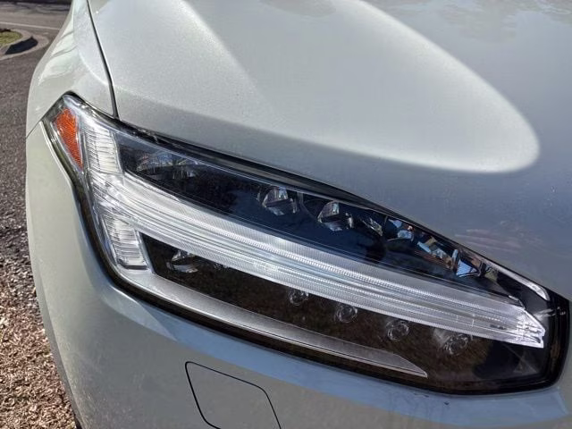 2025 Crystal White Volvo XC90 Plug-In Hybrid T8 Ultra 7-Seater AWD SUV