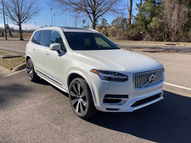 2025 Crystal White Volvo XC90 Plug-In Hybrid T8 Core 7-Seater AWD SUV