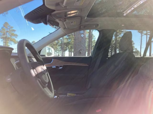 2025 Crystal White Volvo XC90 Plug-In Hybrid T8 Core 7-Seater AWD SUV