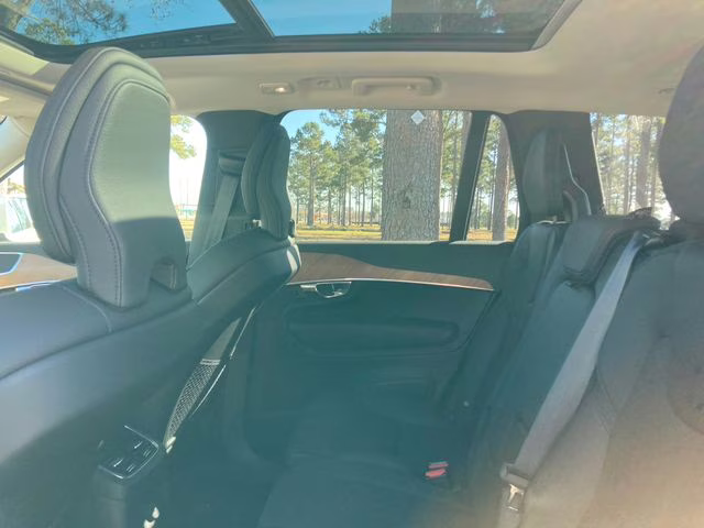 2025 Crystal White Volvo XC90 Plug-In Hybrid T8 Core 7-Seater AWD SUV