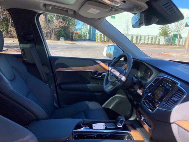 2025 Crystal White Volvo XC90 Plug-In Hybrid T8 Core 7-Seater AWD SUV