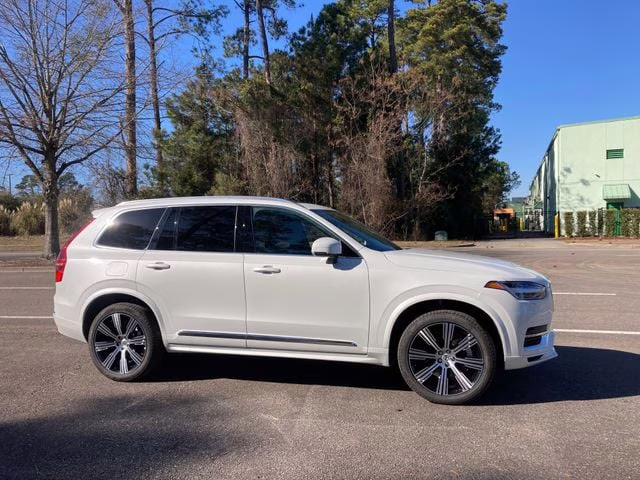 2025 Crystal White Volvo XC90 Plug-In Hybrid T8 Core 7-Seater AWD SUV