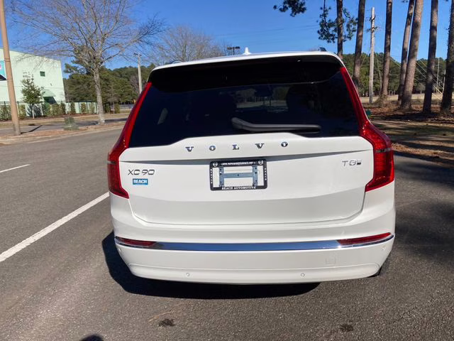 2025 Crystal White Volvo XC90 Plug-In Hybrid T8 Core 7-Seater AWD SUV