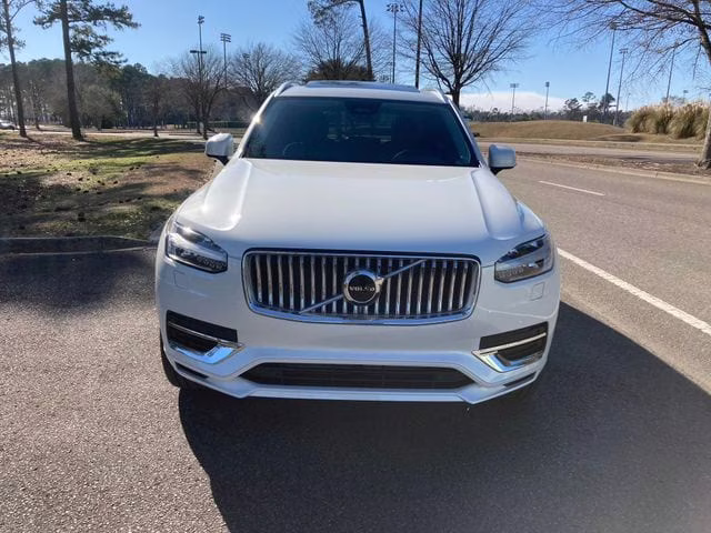 2025 Crystal White Volvo XC90 Plug-In Hybrid T8 Core 7-Seater AWD SUV