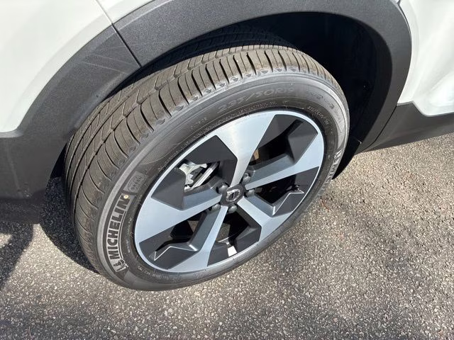 2026 Crystal White Volvo XC40 B5 Plus AWD SUV