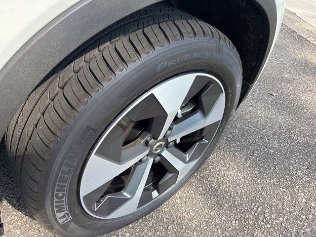 2026 Crystal White Volvo XC40 B5 Plus AWD SUV