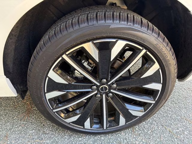 2026 Crystal White Volvo XC60 B5 Ultra AWD SUV