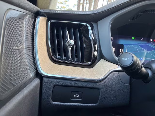 2026 Crystal White Volvo XC60 B5 Ultra AWD SUV