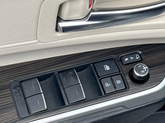 2021 Celestial Silver Metallic Toyota Sienna Platinum FWD Van