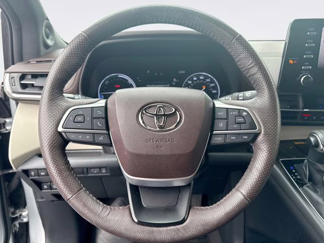 2021 Celestial Silver Metallic Toyota Sienna Platinum FWD Van