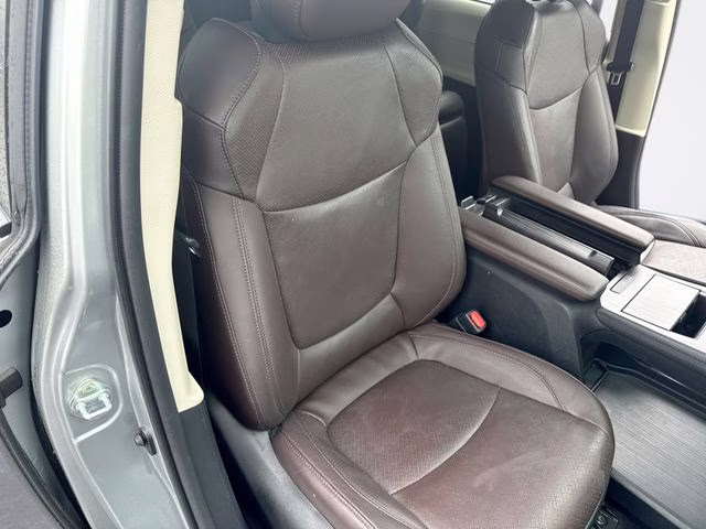 2021 Celestial Silver Metallic Toyota Sienna Platinum FWD Van