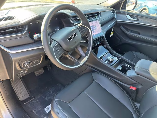 2025 Silver Jeep Grand Cherokee Limited 4X4 SUV