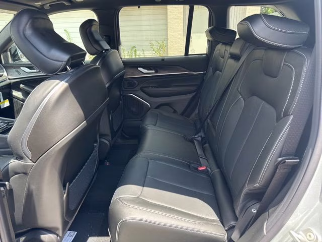 2025 Silver Zynith Jeep Grand Cherokee Overland 4X4 SUV
